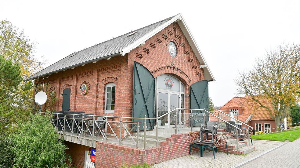 Der Greetsieler Rettungsschuppen am Kutterhafen. Foto: Wagenaar