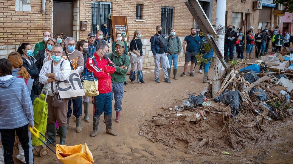 Das Jahrhundert-Unwetter ist rund eine Woche her. Foto: Emilio Morenatti/AP/dpa