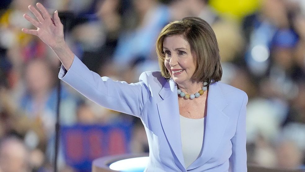 Nancy Pelosi beim Parteitag der Demokraten in Chicago. (Archivbild) Foto: Charles Rex Arbogast/AP/dpa