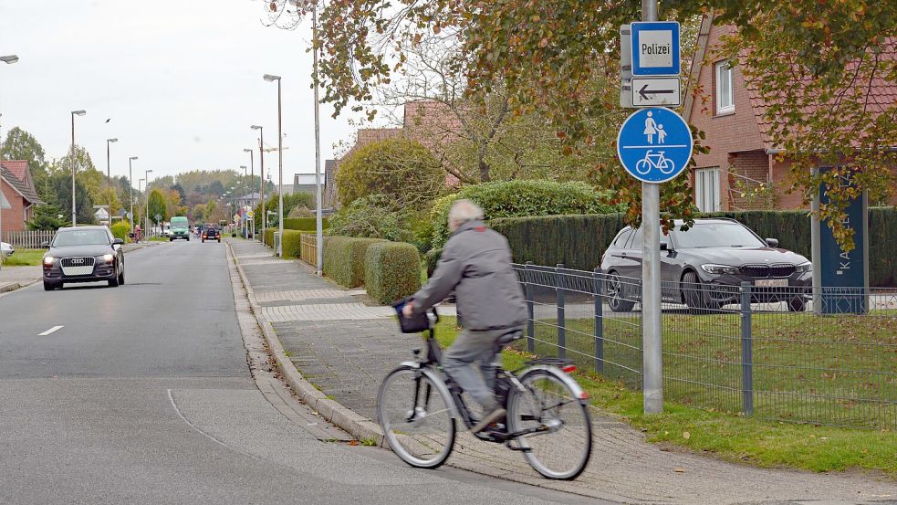 Wie steht es um die Fußwege in Warsingsfehn und Neermoor? Darum geht es in einem Projekt, das jetzt in die entscheidende Phase geht. Foto: Lüppen/Archiv