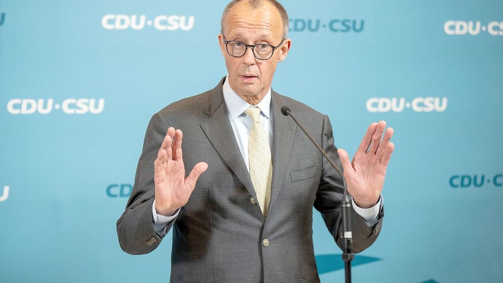 Geht Unions-Kanzlerkandidat Merz auf das Angebot von Kanzler Scholz zur Zusammenarbeit in drängenden Fragen ein? Merz will mit den Abgeordneten von CDU und CSU über das weitere Vorgehen beraten. Foto: Michael Kappeler/dpa