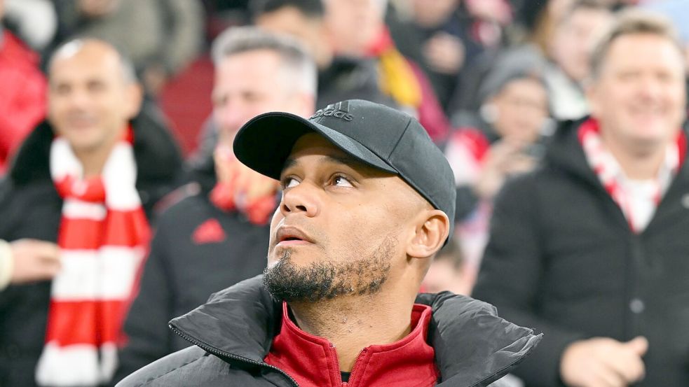 Trainer Kompany sieht in der neuen Defensiv-Stabilität „kein Geheimnis“. Foto: Sven Hoppe/dpa