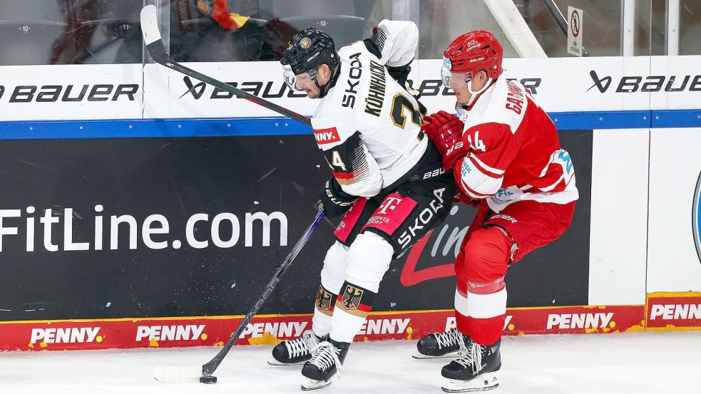 Deutschland und Dänemark lieferten sich ein torreiches erstes Spiel beim Deutschland Cup. Foto: Daniel Löb/dpa