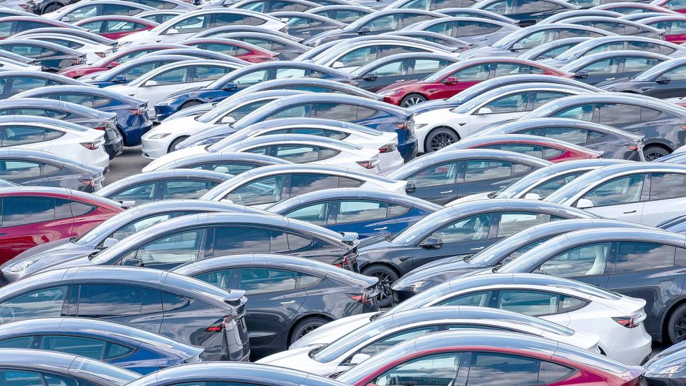 Teslas: Im deutschen Markt für reine Elektroautos fällt die Marke derzeit zurück. (Archivbild) Foto: Scott Brauer/ZUMA Press Wire/dpa