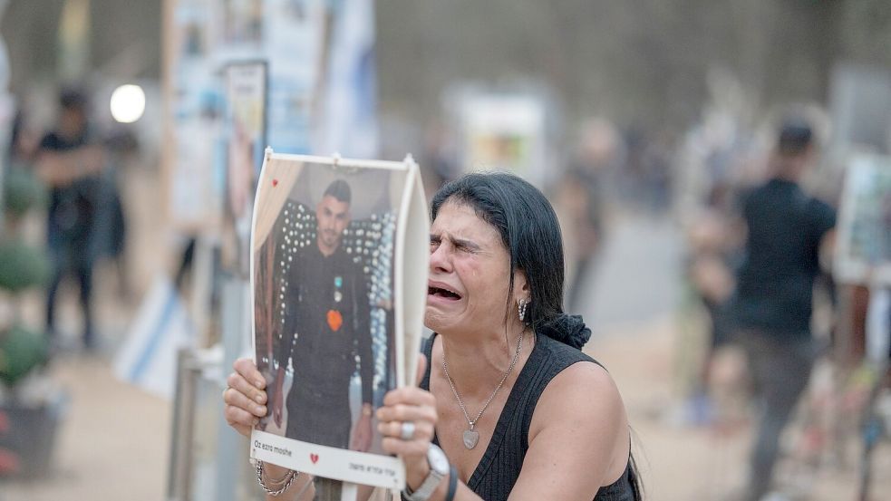 Terroristen verschleppten am 7. Oktober 250 Geiseln aus Israel in den Gazastreifen (Archivbild) Foto: Ilia yefimovich/dpa