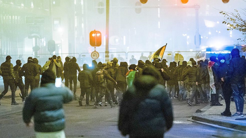 Nach einem Europa-League-Spiel brach Gewalt gegen israelische Fußballfans auf Amsterdams Straßen aus. Foto: dpa/Jeroen Jumelet