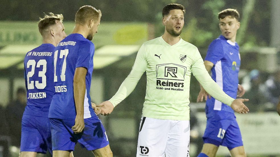 Zum Verzweifeln: Die Firreler (mintgrünes Trikot Marc Steinheuser) waren gegen BW deutlich unterlegen. Fotos: Doden, Emden