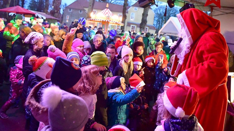 Der Weihnachtsmarkt in Pewsum findet in diesem Jahr am 30. November statt. Foto: Wagenaar/Archiv