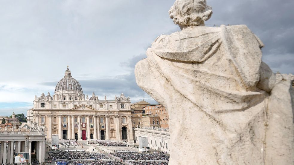 Die Royal Commission of Inquiry forderte auch eine Entschuldigung des Papstes. (Archivbild) Foto: Andrew Medichini/AP/dpa