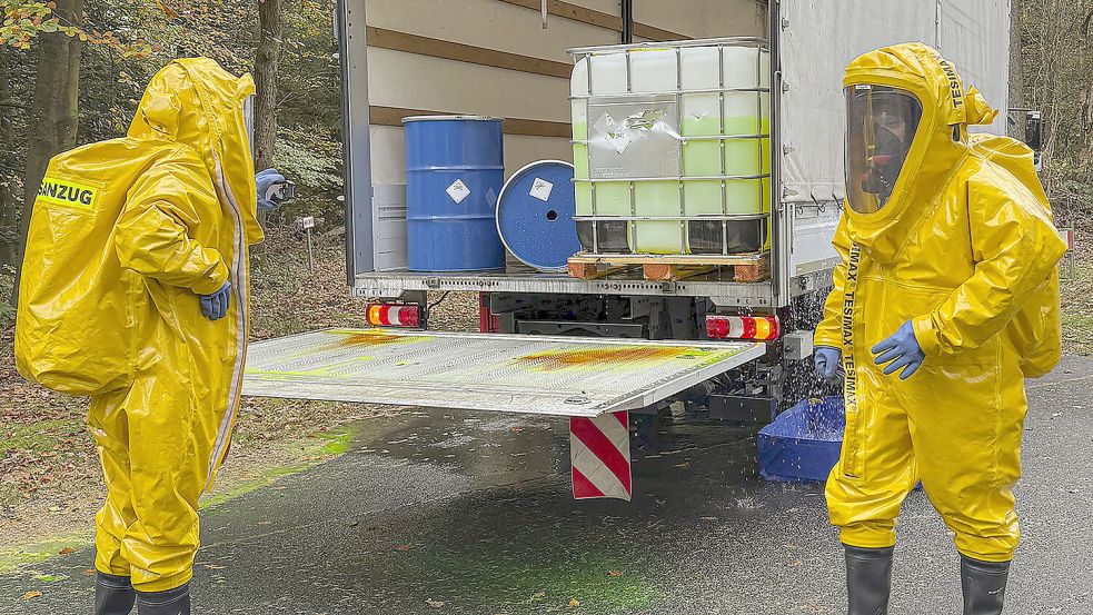 Auch ein Chemie-Unfall wurde simuliert. Fotos: Landkreis Aurich