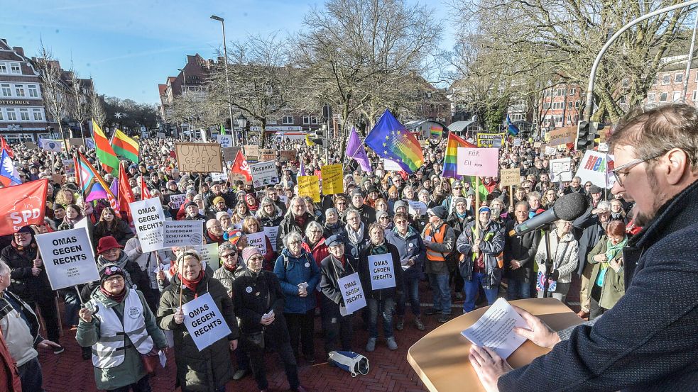 Bei einer Demo gegen Rechtsextremismus und für Demokratie gingen im Januar 2024 in Emden mehr als 4000 Menschen auf die Straße. Foto: Ortgies/Archiv