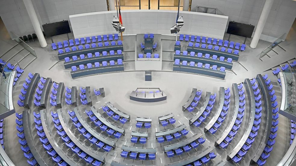 Das Herzstück der Demokratie in Deutschland: der Plenarsaal des Bundestags in Berlin. (Archivbild) Foto: Anna Ross/dpa