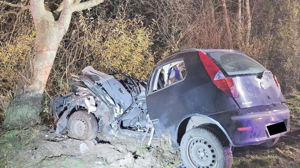 Ein Rettungswagen brachte den Mann ins Krankenhaus. Foto: Feuerwehr Samtgemeinde Nordhümmling