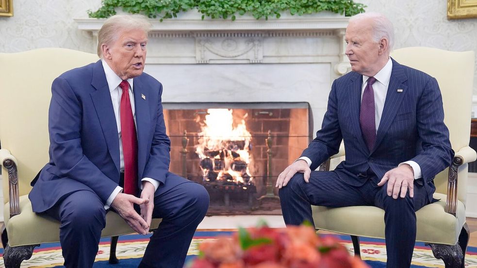 Biden und Trump im Oval Office. Foto: Evan Vucci/AP/dpa