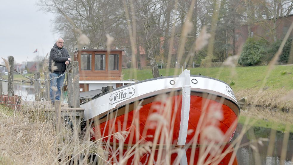 Heinrich Mindrup steuert seit Jahren die „MS Ella“. Fotos: Ortgies