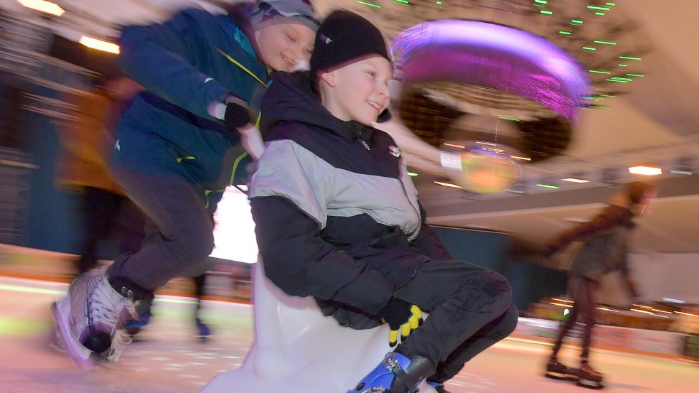 Ab dem 25. Januar 2025 kann bei der Eiszeit in Emden wieder geschöfelt werden. Foto: Ortgies/Archiv