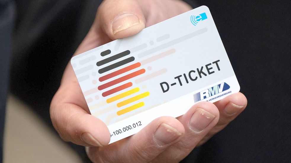 Bei der Finanzierung des Deutschlandtickets für das kommende Jahr gibt es noch offene Fragen. Foto: Boris Roessler/dpa