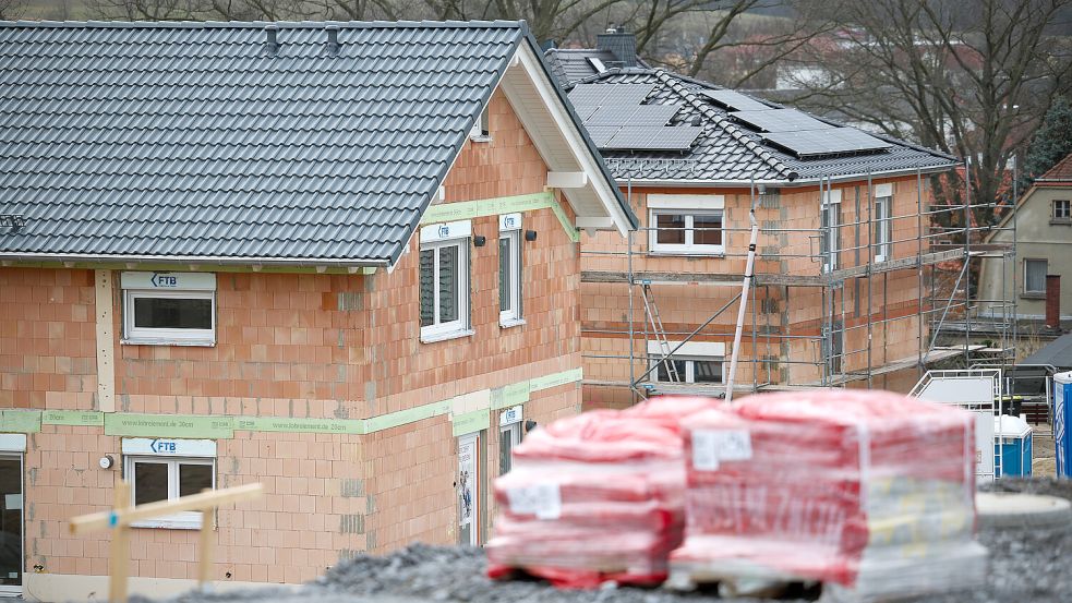 Verschiedene Wohnformen: Nicht nur Einfamilienhäuser wie auf diesem Symbolfoto sollen im Quartier Hasenburg gebaut werden. Symbolfoto: Jan Woitas/dpa