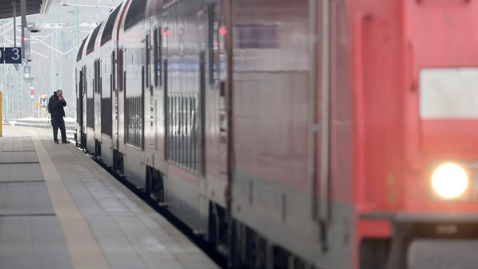 Das Deutschlandticket ist bundesweit gültig im Nahverkehr. Foto: Bernd Wüstneck/dpa