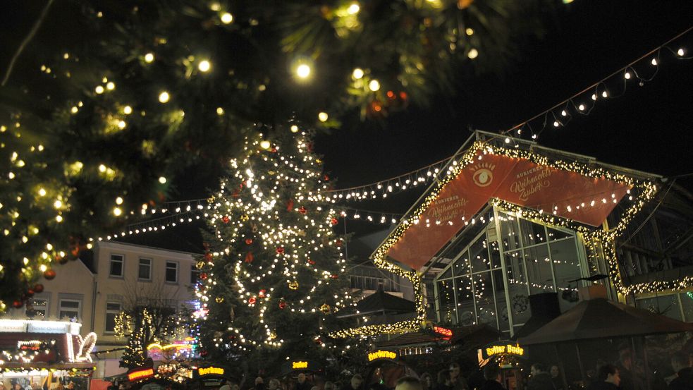 Der Weihnachtszauber in Aurich lockt wieder Besucher von nah und fern an. Er wird am Montag, 25. November, eröffnet und dauert bis zum 30. Dezember an. Foto: Hippen