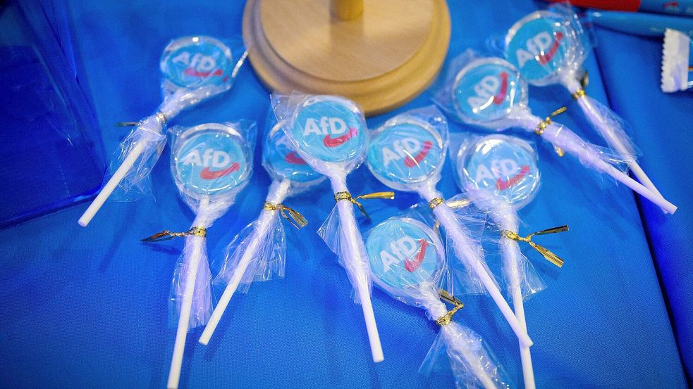 Lutscher mit dem AfD-Logo, die als Werbegeschenke beim Bundesparteitag der AfD in der Grugahalle in Essen auslagen. Foto: DPA