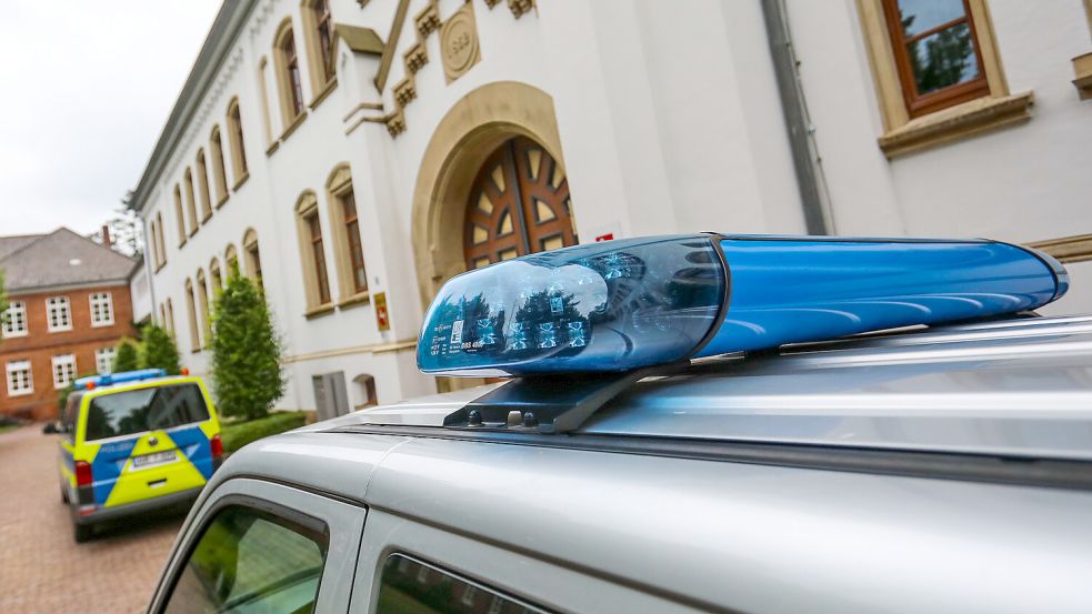 Wegen Angriffen auf Polizeibeamte muss sich ein 28-Jähriger jetzt vor dem Landgericht Aurich verantworten. Foto: Romuald Banik