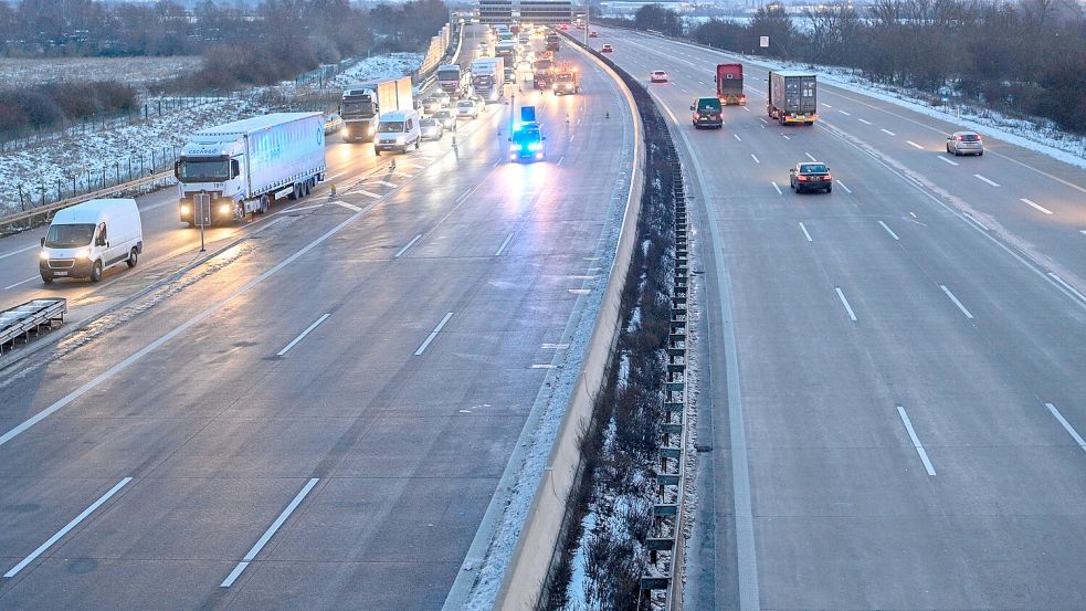 Bei der Auffahrt auf die Autobahn wählen manche Autofahrer die falsche Fahrbahn. Symbolfoto: Klaus-Dietmar Gabbert/dpa