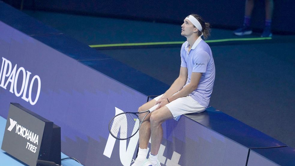 Alexander Zverev verpasst sein drittes Finale beim Jahresendturnier der ATP. Foto: Antonio Calanni/AP/dpa