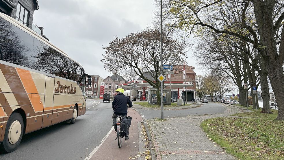 Der Straßenabschnitt zwischen der Faldernbrücke und der Friedrich-Ebert-Straße soll fahrradgerechter ausgebaut werden. Foto: Hanssen