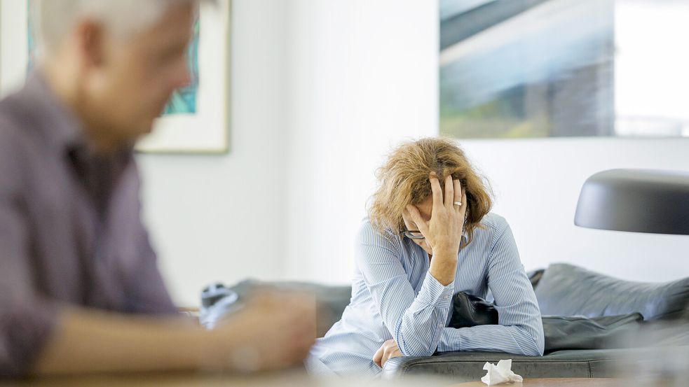 Neue Zahlen der AOK zeigen, dass 9,5 Millionen Deutsche unter Depressionen leiden. Foto: IMAGO/Thomas Trutschel