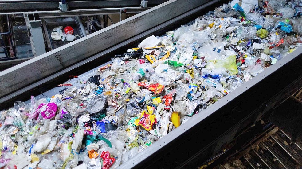 Selbst wenn Plastik gesammelt wird: Es gibt noch nicht die technischen Möglichkeiten haben, diverse Kunststoffe zu recyceln Foto: Rolf Vennenbernd/dpa