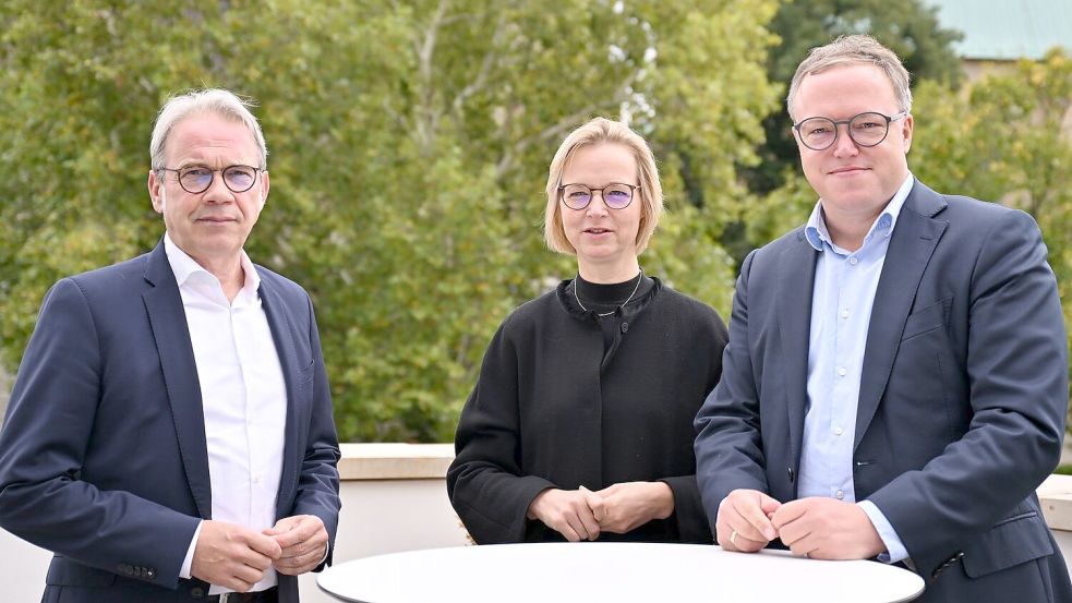 Die Thüringer Parteichefs Georg Maier (SPD), Katja Wolf (BSW) und Mario Voigt (CDU) haben eine Einigung erreicht. (Archivbild) Foto: Martin Schutt/dpa