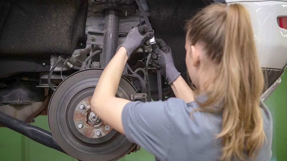 In welchen Jobs arbeiten Frauen – wie viele Frauen sind in Ostfriesland überhaupt erwerbstätig? Symbolfoto: Marijan Murat/dpa