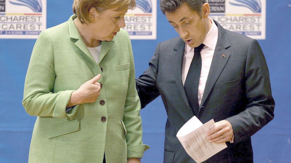 NATO-Gipfel 2008 in Bukarest - Merkel mit Frankreichs Präsident Sarkozy. (Archivbild) Foto: Robert Ghement/epa/dpa