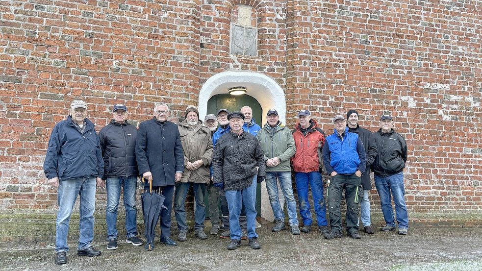 Die Suurhuser Rentnergang hat am Donnerstag, 21. November 2024, Besuch von Landrat Olaf Meinen, Bürgermeister Uwe Redenius und Pastor Frank Wessels bekommen. Foto: Weiden