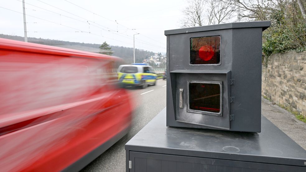 Zu schnell unterwegs? Geschwindigkeitsverstöße führen die Liste der Verkehrsverstöße an. Foto: Weißbrod/DPA