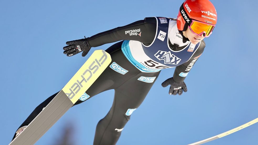 Skispringerin Katharina Schmid aus Oberstdorf legte einen überzeugenden Saisonstart hin. Foto: Geir Olsen/NTB/dpa