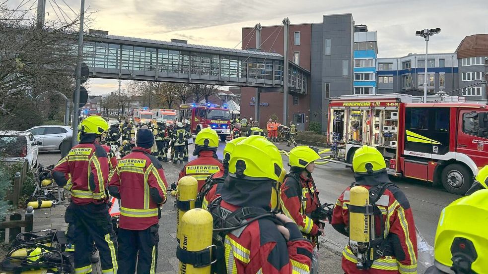 Feuerwehren und Rettungsdienste waren mit einem Großaufgebot im Einsatz. Foto: Backhaus/Freiwillige Feuerwehr Cappeln