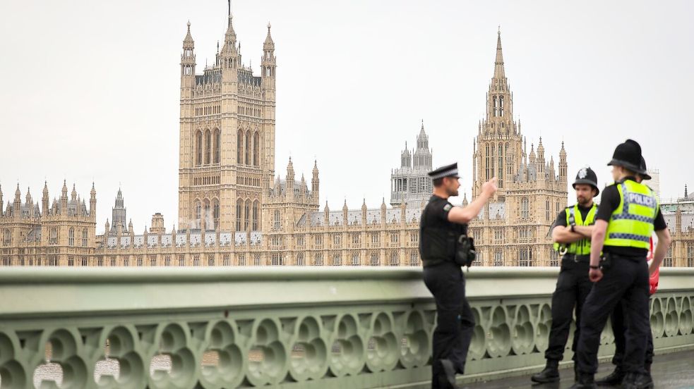 Ein Mann wurde auf der Westminster Bridge lebensgefährlich verletzt. (Archivbild) Foto: Christian Charisius/dpa