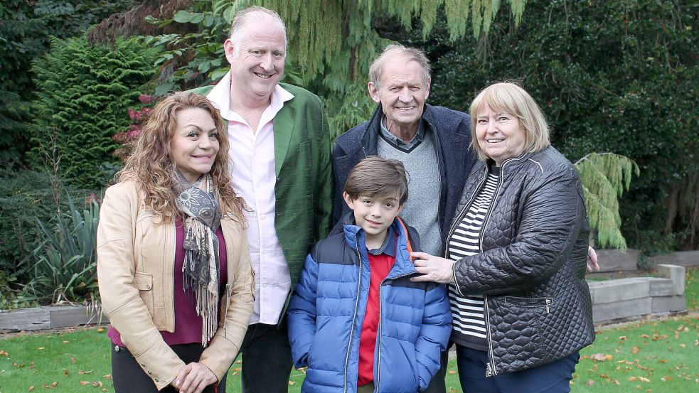 Firmengründer Johann Pleis mit seiner Familie (von links): Sandra und Cord Pleis mit Sohn Jan-Cord sowie Annegret Pleis. Fotos: Walker