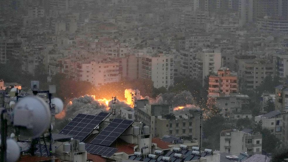 Vorerst setzten Israel und die Hisbollah ihre gegenseitigen Angriffe fort. Foto: Bilal Hussein/AP