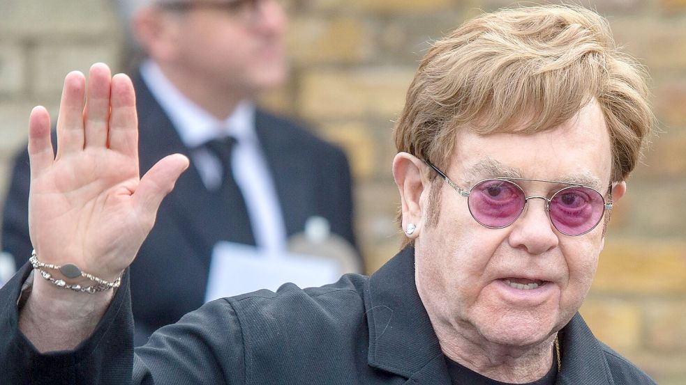 Pop-Legende Elton John kann seit einer Infektion auf dem rechten Auge nichts mehr sehen (Archivfoto). Foto: Tayfun Salci/Zuma Press/dpa