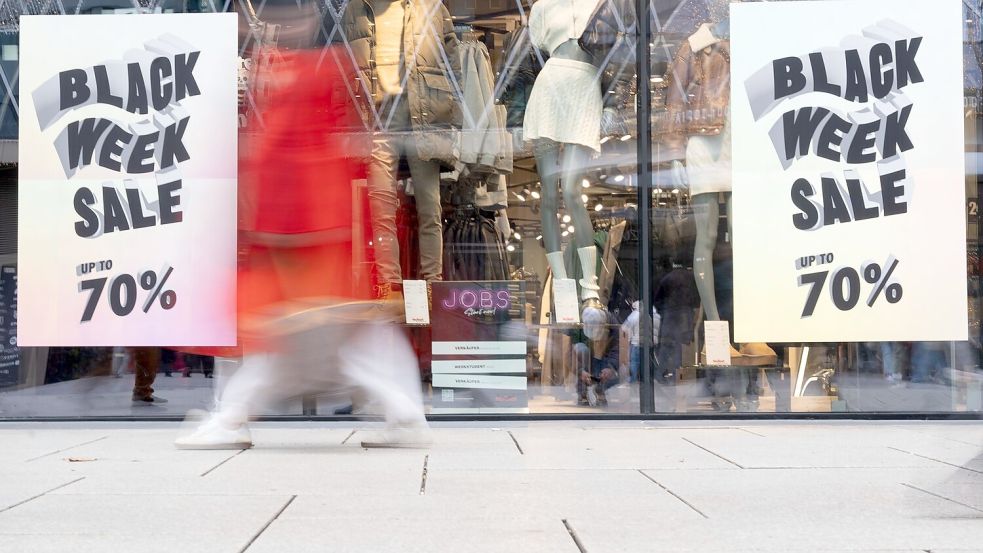 Männer geben am Black Friday mehr Geld aus. (Archivbild) Foto: Etienne Dötsch/dpa