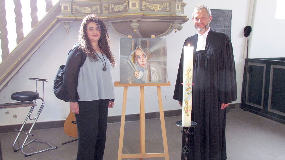 Helda Kutish und der Greetsieler Pastor Hartmut Lübben. Foto: Privat