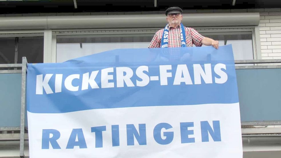 Manfred Evers aus Ratingen ist großer Kickers-Emden-Fan. Er hatte die Idee zur Kunstauktion. Foto: Privat