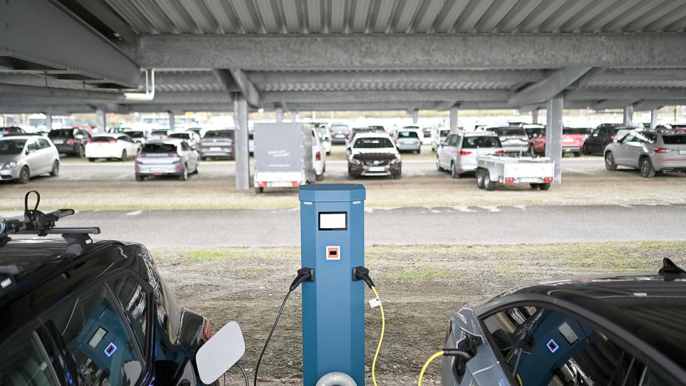 Ladepark für Elektro-Fahrzeuge in Norddeich: Eröffnung im März 2024. Foto: dpa/Lars Penning