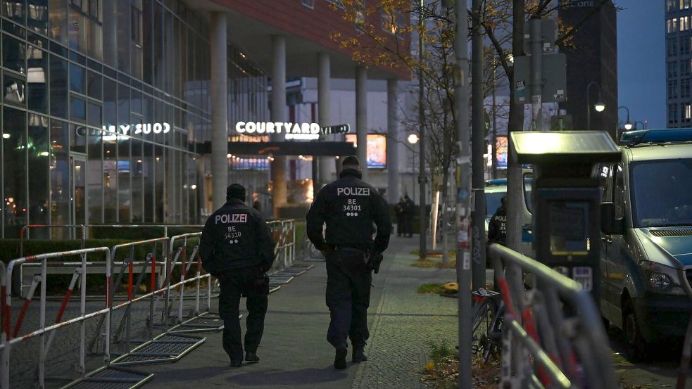 Auch das Hotel, in dem die Mannschaft aus Tel Aviv in Berlin wohnt, steht unter besonderem Schutz. Foto: Leonie Asendorpf/dpa