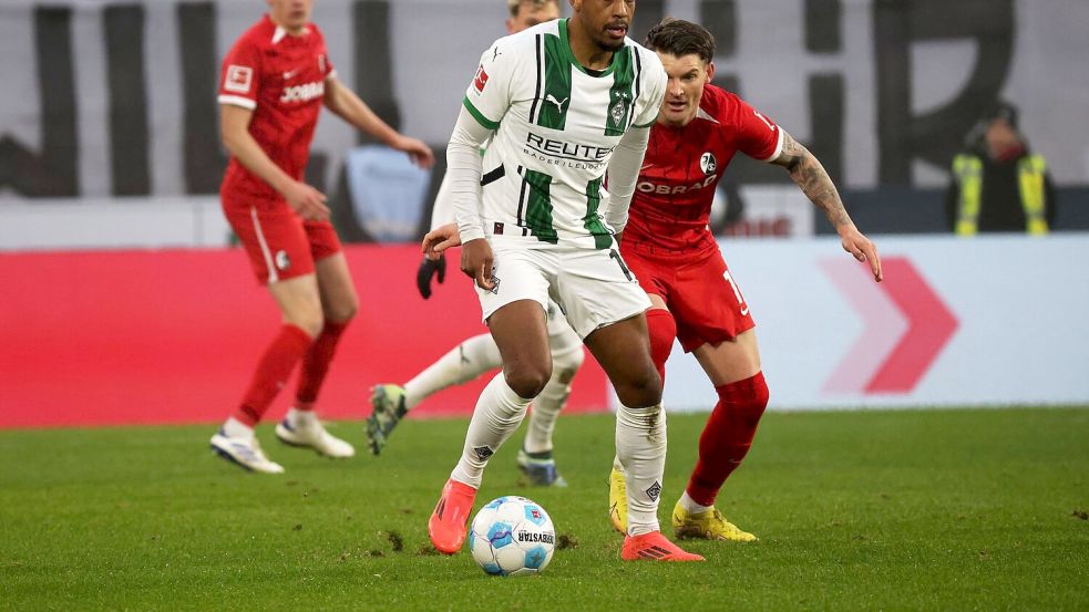 Alassane Plea hatte in der ersten Halbzeit die Gladbacher Führung auf dem Fuß. Foto: Philipp von Ditfurth/dpa