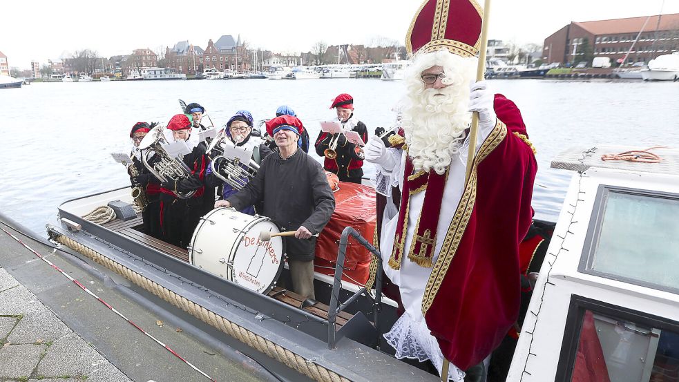 Sinterklaas und seine Pieten besuchten am Samstag, 30. November, die Seehafenstadt. Foto: J. Doden