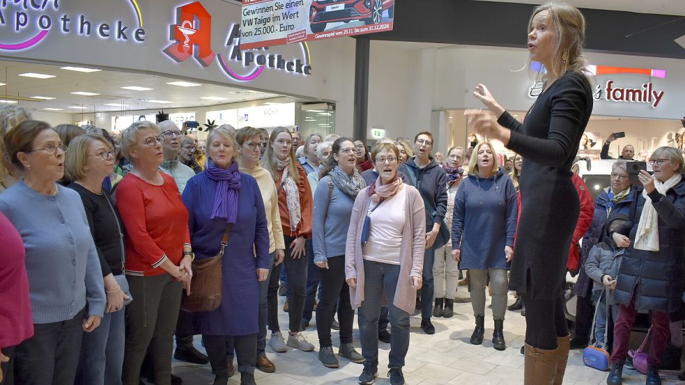 Neben dem Gospelchor Celebration Bingum kamen mehrere Chöre aus Leer und Umgebung. Foto: Buntjer